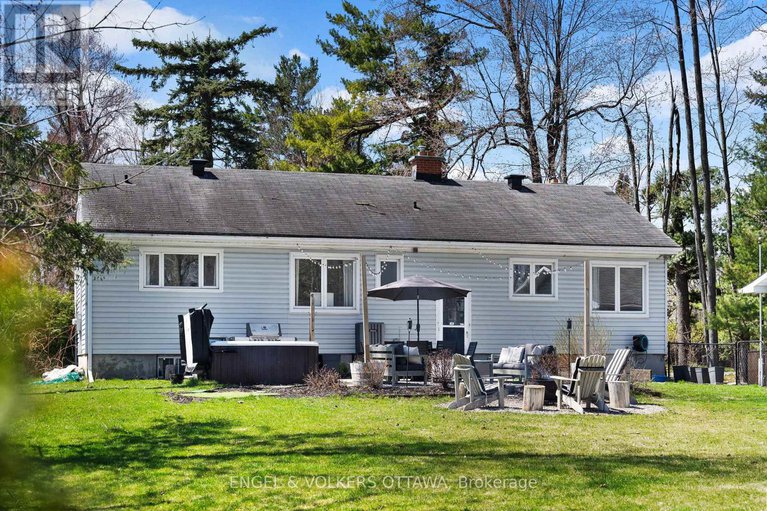 28406748/8-pineglen-crescent/pineglencountry-place/ottawa/ontario/K2E6X7_37