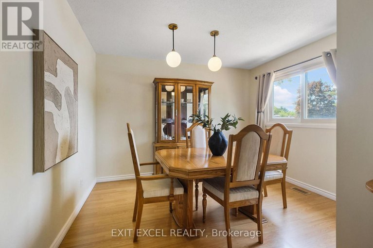 28416258/396-roxdale-avenue/bilberry-creekqueenswood-heights/ottawa/ontario/K1E1V5_7