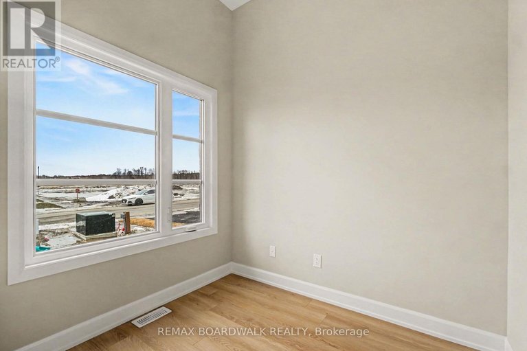 29490953/404-falcon-lane/village-of-russell/russell/ontario/K4R1E5_17