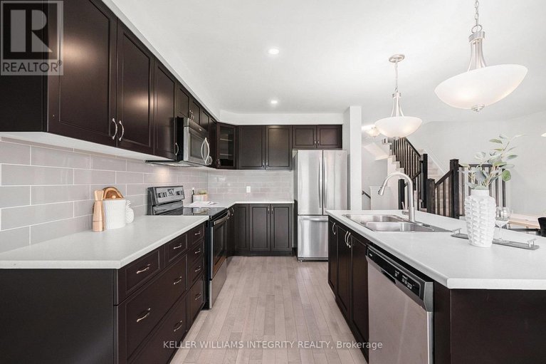 28484837/305-lipizzaner-street/stittsville-south/ottawa/ontario/K2S0X8_15