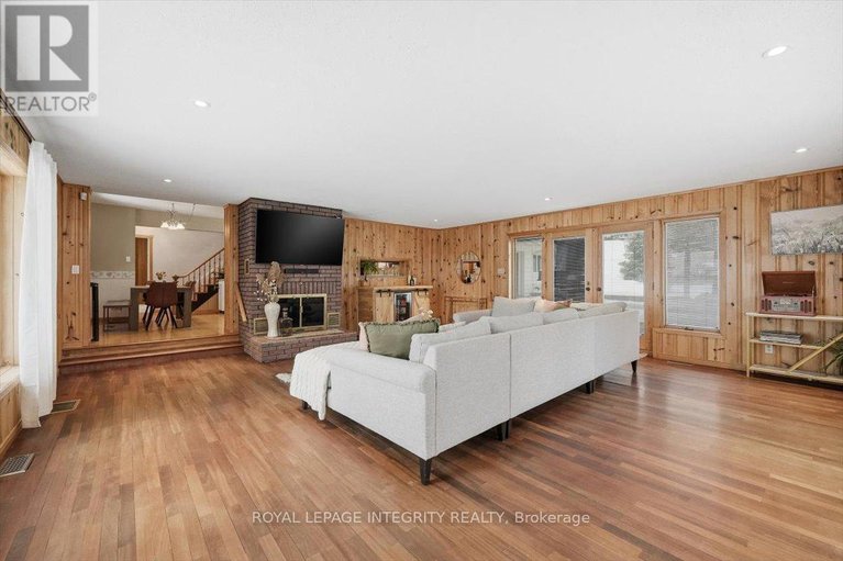 29219287/1814-old-montreal-road/cumberland-ridge/ottawa/ontario/K4C1G8_14