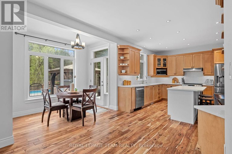 28316771/2377-pine-avenue/manotick-east-to-manotick-station/ottawa/ontario/K4M1B4_18