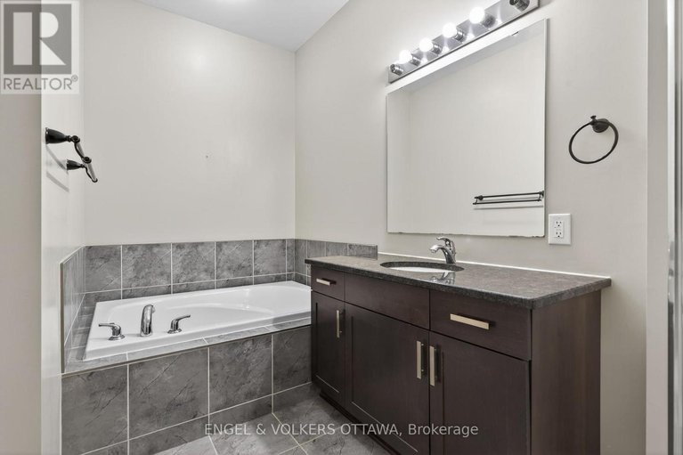 29680686/52-119-poplin-street/riverside-southgloucester-glen/ottawa/ontario/K4M0G7_22