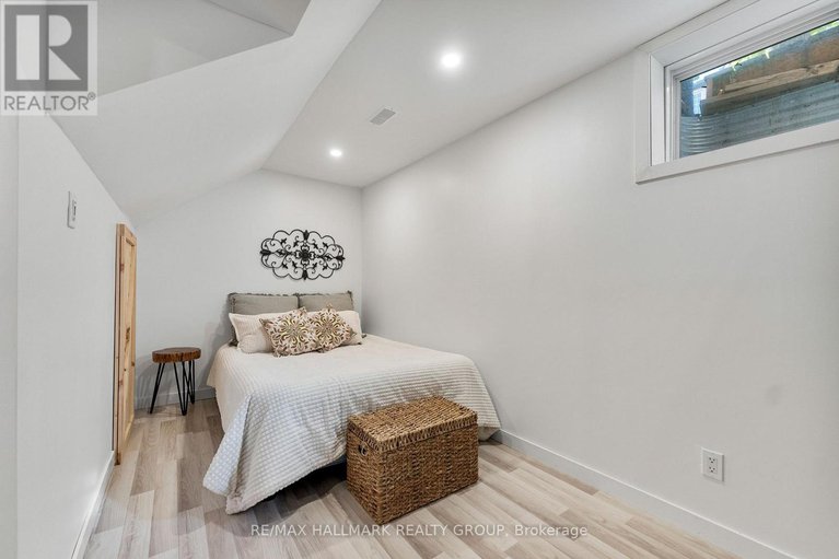 29051360/440-edgeworth-avenue/woodroffe/ottawa/ontario/K2B5L1_32