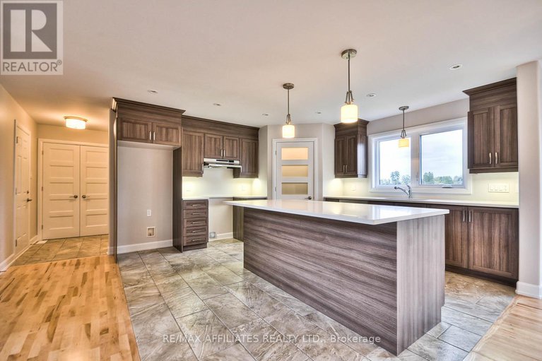28184817/619-geneva-crescent/embrun/russell/ontario/K0A1W0_6