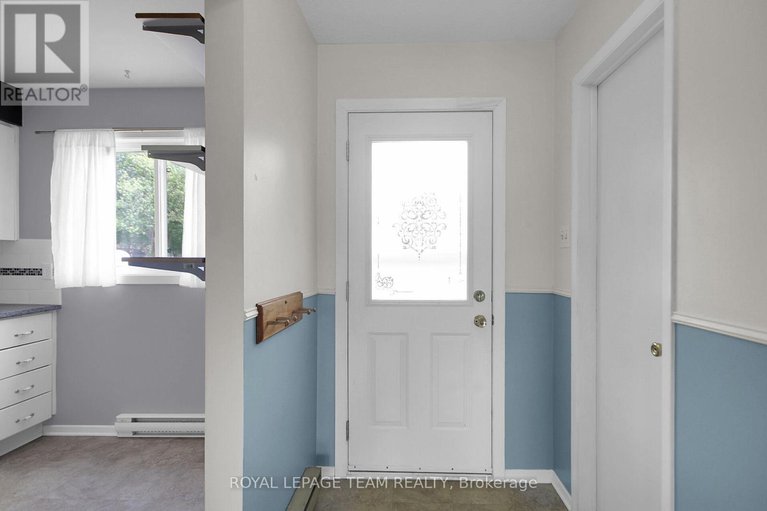 28816940/f-23-sonnet-crescent/westcliffe-estates/ottawa/ontario/K2H8W8_4