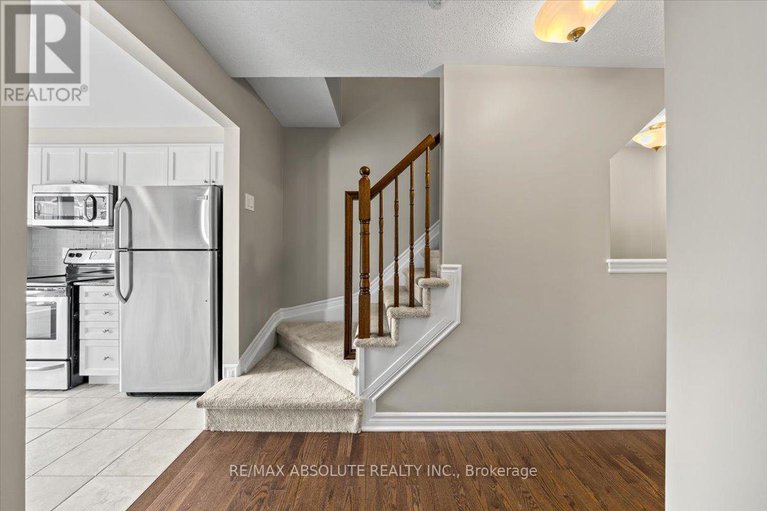 28750812/415-rosingdale-street/emerald-meadowstrailwest/ottawa/ontario/K2R1G9_15