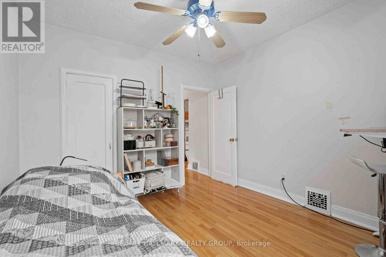 29118509/318-shakespeare-street/vanier/ottawa/ontario/K1L5M2_16