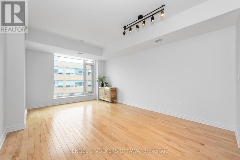 29300868/312-575-byron-avenue/mckellarhighland/ottawa/ontario/K2A1R7_18