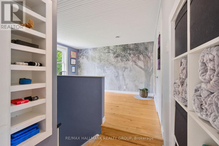 28552102/1430-royal-maple-drive/cumberland-ridge/ottawa/ontario/K4C1B5_39