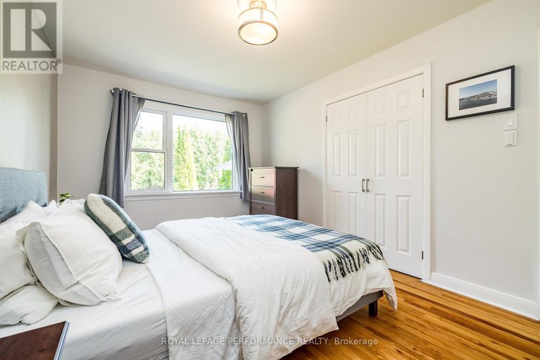 28842718/343-fullerton-avenue/overbrookcastle-heights/ottawa/ontario/K1K1K2_21