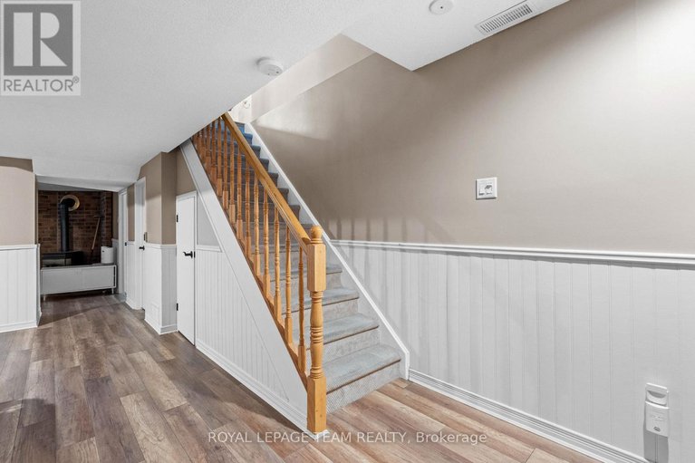 28879068/35-ivylea-street/craig-henrywoodvale/ottawa/ontario/K2G4X1_27