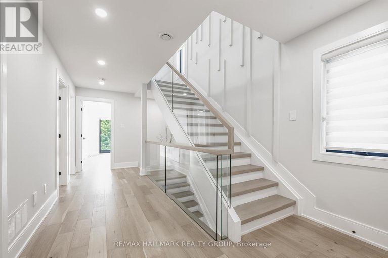 28469125/185-carleton-avenue/ottawa-westtunneys-pasture/ottawa/ontario/K1Y0J5_24