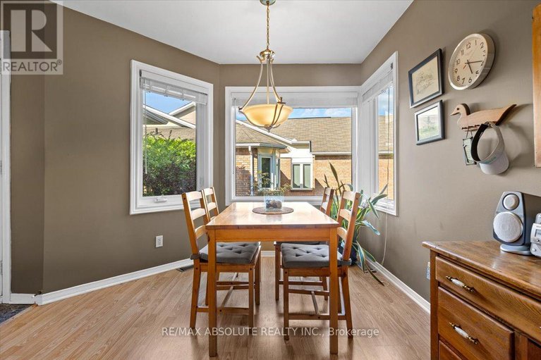 28645750/8-pine-needles-court/stittsville-central/ottawa/ontario/K2S1G5_9