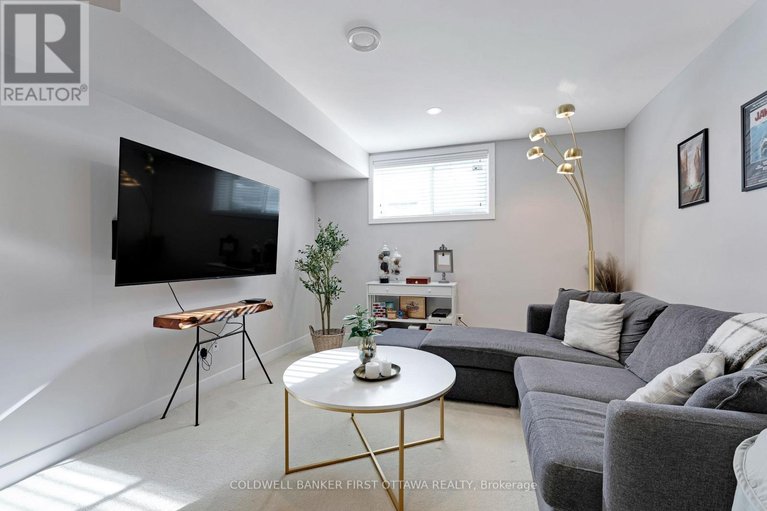 29465691/422-markdale-terrace/riverside-southgloucester-glen/ottawa/ontario/K4M0E2_36