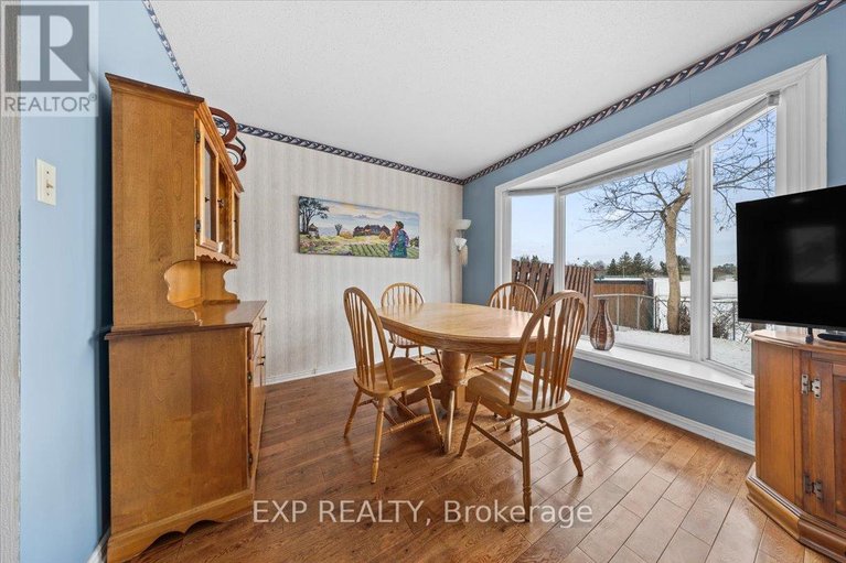 29485103/915-lawnsberry-drive/chatelaine-village/ottawa/ontario/K1E1Y2_13