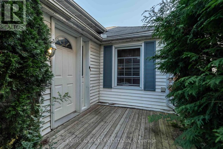 28243621/467-edgeworth-avenue/woodroffe/ottawa/ontario/K2B5L2_3