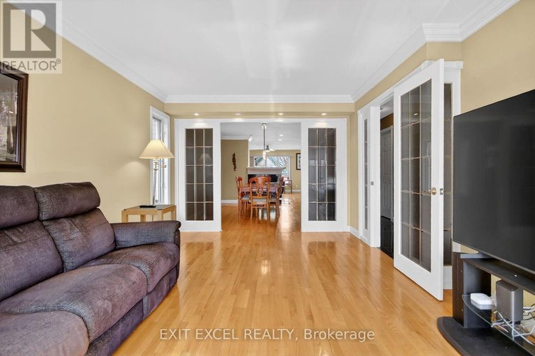 29577468/1093-b-normandy-cr-normandy-crescent/carleton-heights/ottawa/ontario/K2C0L9_12