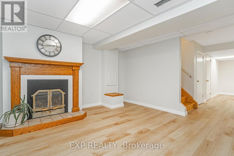 28799326/6084a-vineyard-drive/convent-glen/ottawa/ontario/K1C2M5_34