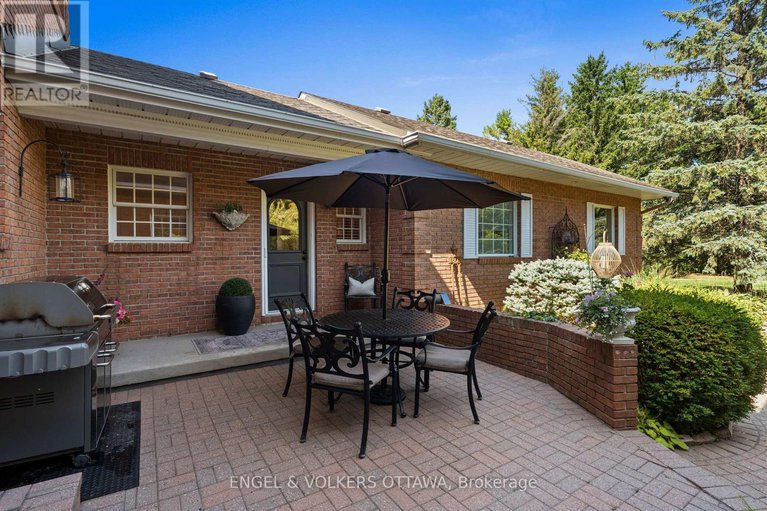 28923868/5557-pettapiece-crescent/manotick-village-manotick-estates/ottawa/ontario/K4M1C5_45