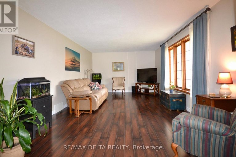 29619266/4001-champlain-street/clarencerockland-twp/clarence-rockland/ontario/K0A1E0_9