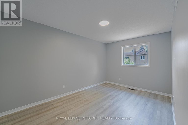 28621656/165-kinross-private/morgans-grantsouth-march/ottawa/ontario/K2K3P8_24