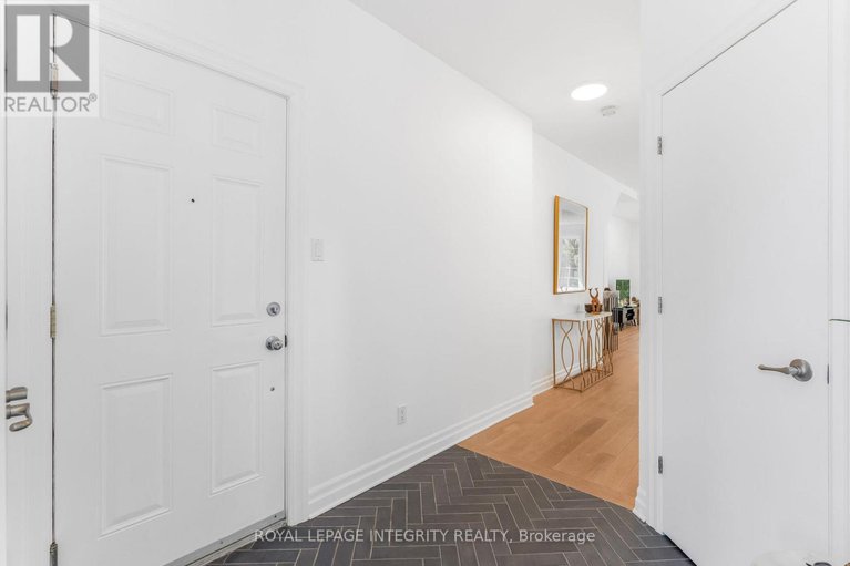 28878619/h-17-melrose-avenue-n/hintonburg/ottawa/ontario/K1Y1T8_4