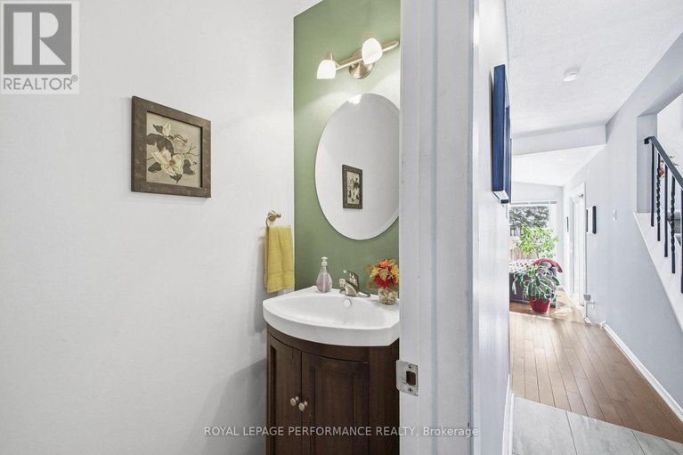 29516247/1089-st-emmanuel-terrace/convent-glen-north/ottawa/ontario/K1C2J6_5