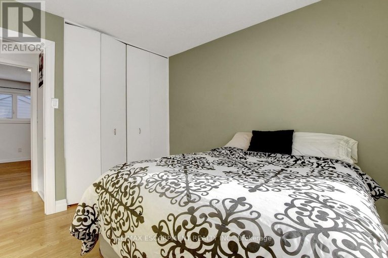 29633937/31-bellfield-street/bayshore/ottawa/ontario/K2B6K7_24