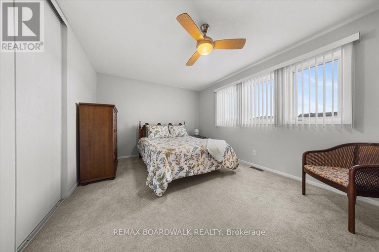 29633977/6241-st-albans-court/convent-glen-north/ottawa/ontario/K1C3C5_33