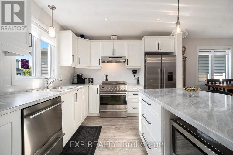 29003196/704-azure-street/village-of-russell/russell/ontario/K4R1E5_14