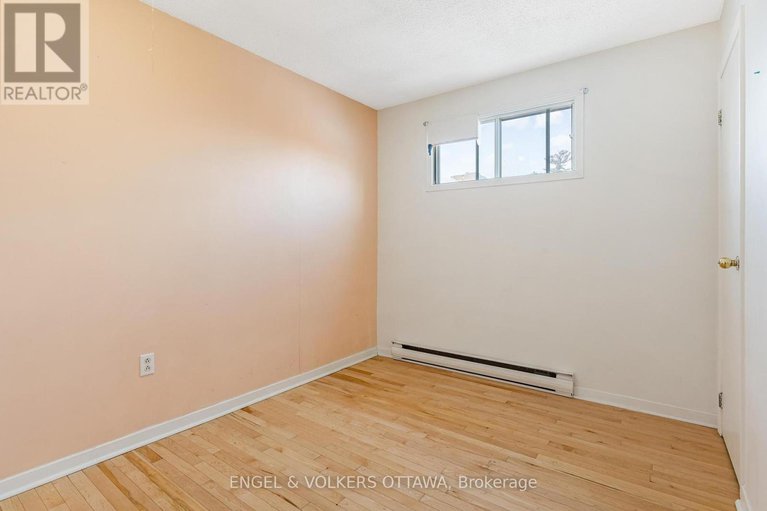 28243621/467-edgeworth-avenue/woodroffe/ottawa/ontario/K2B5L2_17