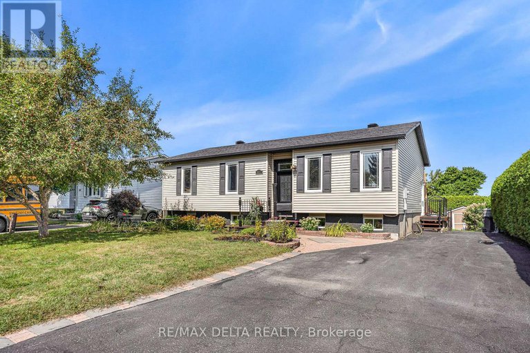 28831349/381-dalrymple-drive/town-of-rockland/clarence-rockland/ontario/K4K1G9_2