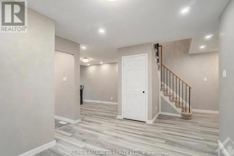 28535379/563-latour-crescent/fallingbrookgardenway-south/ottawa/ontario/K4A1N6_14
