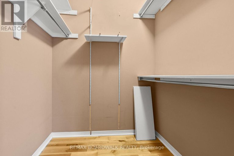 29251894/42-college-circle/castle-heights/ottawa/ontario/K1K4R8_26