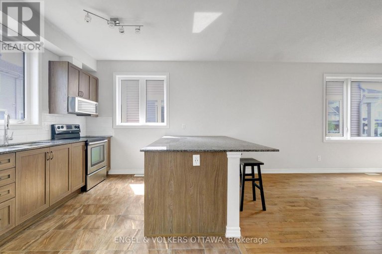 28399341/305-lamarche-avenue/orleans-village/ottawa/ontario/K1C1T1_12