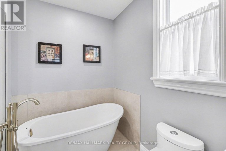 29474227/825-platinum-street/clarencerockland-twp/clarence-rockland/ontario/K4K0J2_26