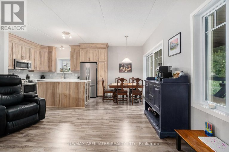 28639537/401-99-st-moritz-trail/embrun/russell/ontario/K0A1W0_3