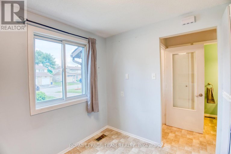 28595123/1094-grenoble-crescent/orleans-wood/ottawa/ontario/K1C2C6_6