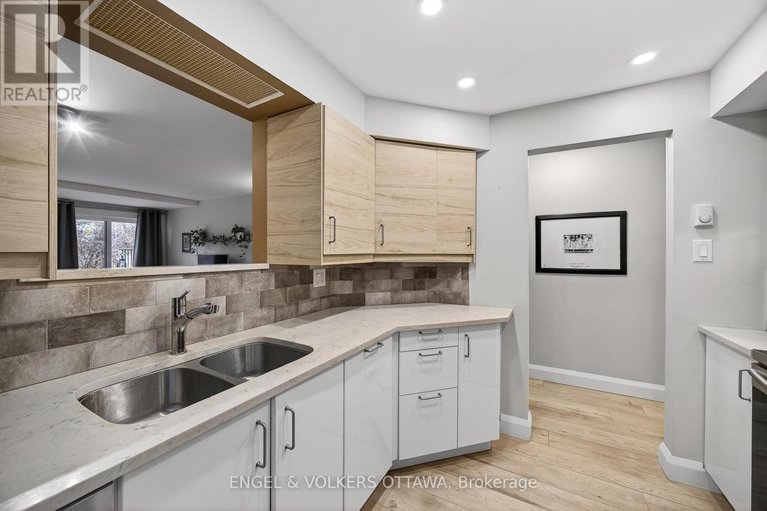 29616184/b-35-robinson-avenue/sandy-hill/ottawa/ontario/K1N8N8_11