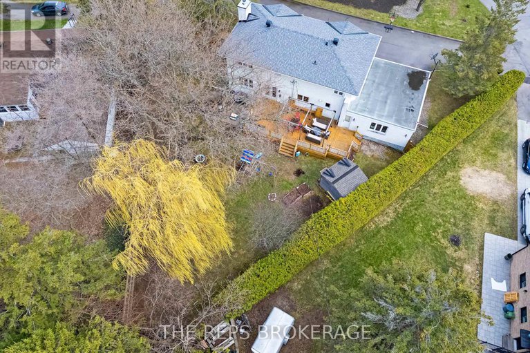 28336978/3062-upper-otterson-place/mooneys-bayrevelstoke/ottawa/ontario/K1V7B6_38