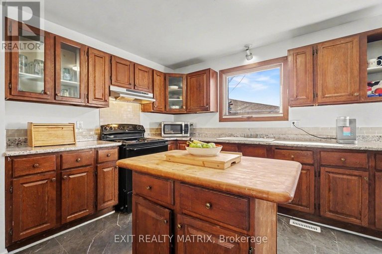29680683/1864-lenester-avenue/mckellar-heightsglabar-park/ottawa/ontario/K2A3W8_13