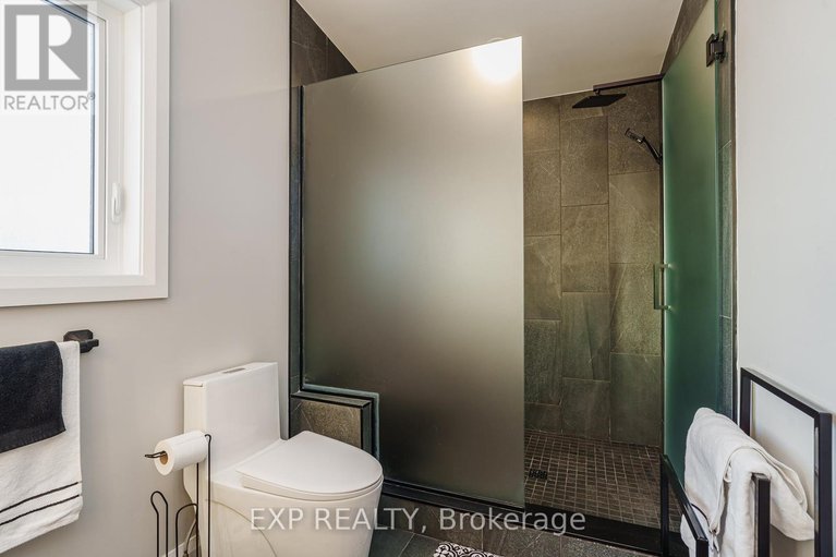 28347663/1885-arizona-avenue/urbandale-acres/ottawa/ontario/K1H6Z5_12