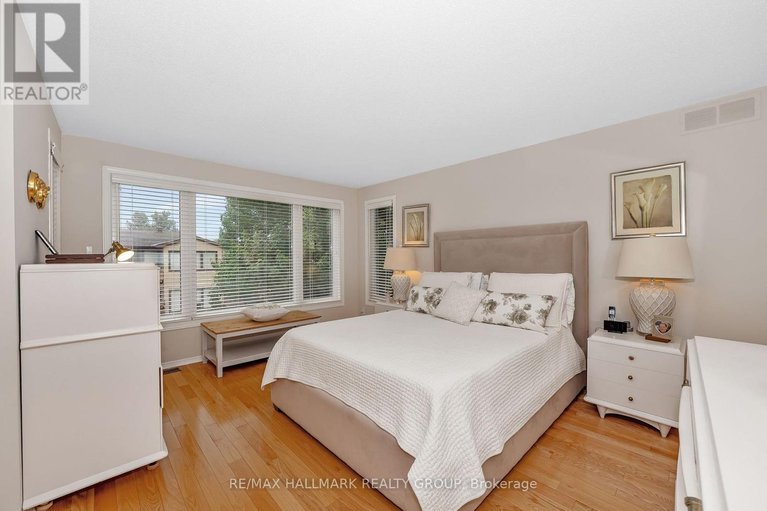 29624952/1850-thornecrest-street/chapel-hill/ottawa/ontario/K1C6K8_23