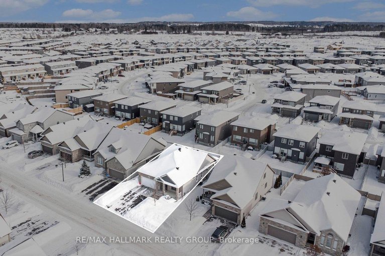 29474227/825-platinum-street/clarencerockland-twp/clarence-rockland/ontario/K4K0J2_6