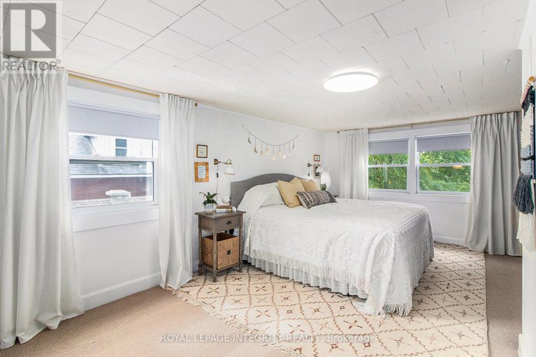 28820811/484-whitney-street/winchester/north-dundas/ontario/K0C2K0_17