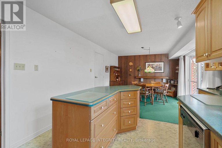 29021047/12-wynford-avenue/craig-henrywoodvale/ottawa/ontario/K2G3Z3_12