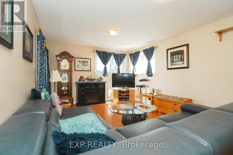 28800612/36-keewatin-crescent/borden-farmstewart-farmcarleton-heightsparkwood-hills/ottawa/ontario/K2E6Z1_8