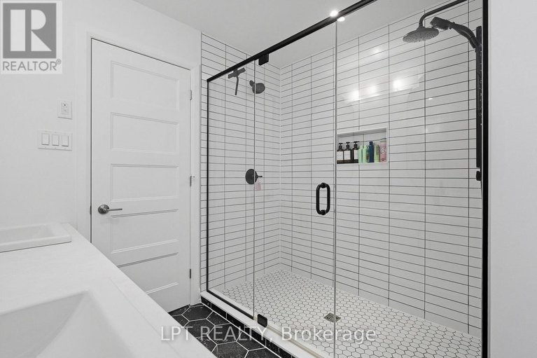 29596251/301-moonlight-drive/russell-twp/russell/ontario/K4R0L1_25