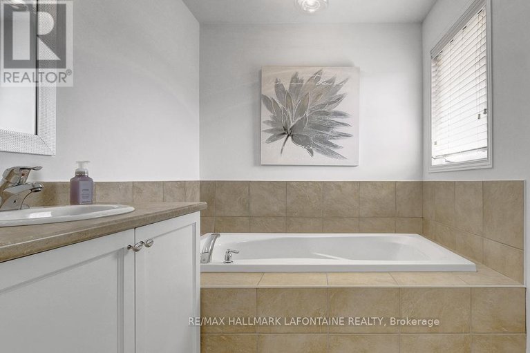 29570539/315-rustic-hills-crescent/springridgeeast-village/ottawa/ontario/K4A5A8_35